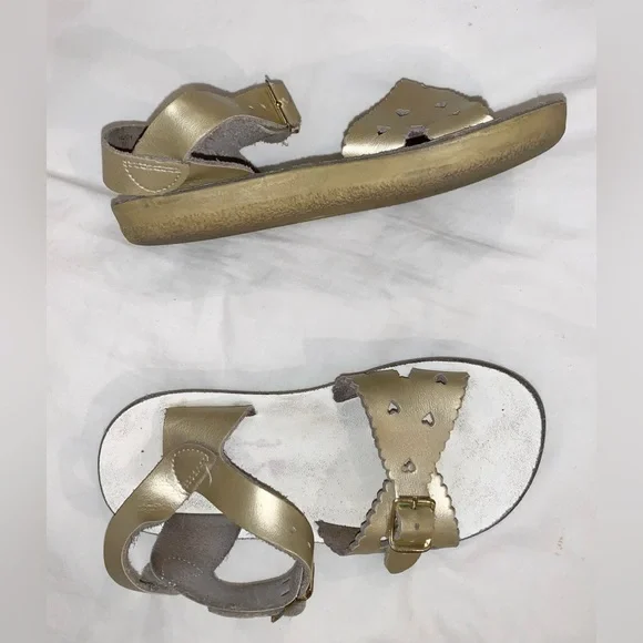 💥 Hoy SUN SAN SALTWATER gold leather cutout heart sandals Girls size 10 - Picture 10 of 10